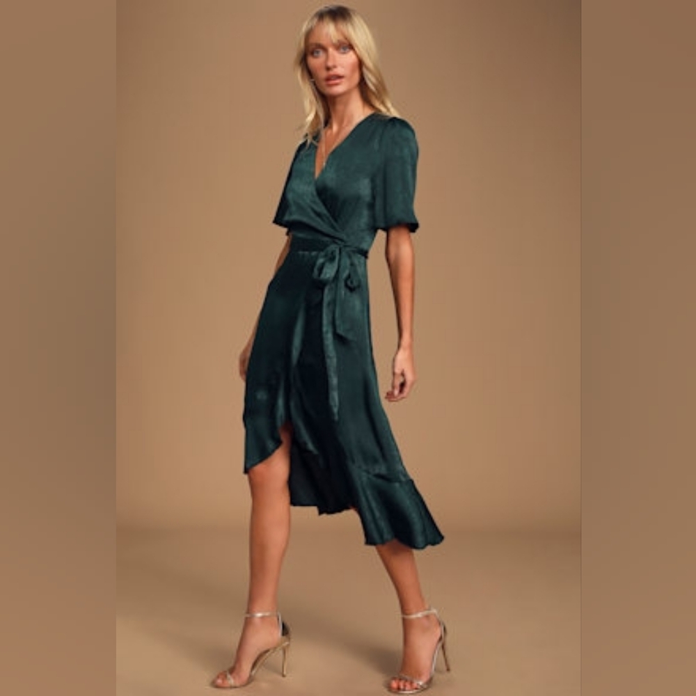 NWT Lulu's Wrapped up in Love dark green dress